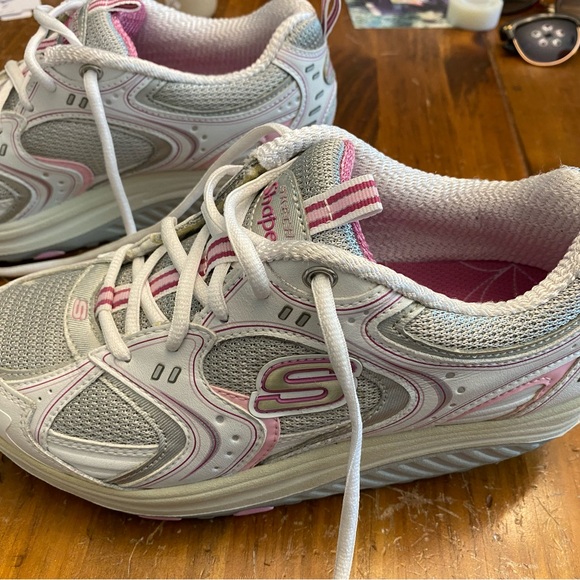 SKECHERS SHAPE-UPS WOMENS US 7 WALKING WHITE SNEAKERS TONING FITNESS - Picture 3 of 6